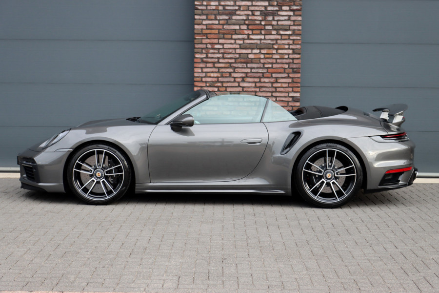 Porsche 911 992 Cabrio 3.8 Turbo S | Keramisch | Vierwielbesturing | Burmester High End | Adaptive Cruise Control | Liftsysteem | Sport Chrono | 18-wegs Memory | PASM | Sportuitlaat |