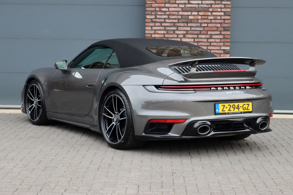 Porsche 911 992 Cabrio 3.8 Turbo S | Keramisch | Vierwielbesturing | Burmester High End | Adaptive Cruise Control | Liftsysteem | Sport Chrono | 18-wegs Memory | PASM | Sportuitlaat |