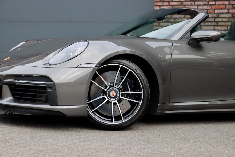 Porsche 911 992 Cabrio 3.8 Turbo S | Keramisch | Vierwielbesturing | Burmester High End | Adaptive Cruise Control | Liftsysteem | Sport Chrono | 18-wegs Memory | PASM | Sportuitlaat |