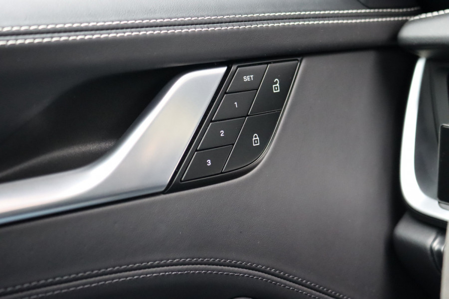 Porsche 911 992 Cabrio 3.8 Turbo S | Keramisch | Vierwielbesturing | Burmester High End | Adaptive Cruise Control | Liftsysteem | Sport Chrono | 18-wegs Memory | PASM | Sportuitlaat |