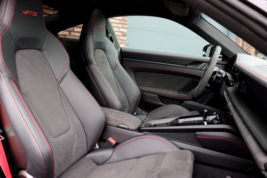 Porsche 911 3.0 Carrera GTS | Vierwielbesturing | Liftsysteem | PASM | Schuifdak | Carbon | Verwarmd GT-stuur | PDLS+ | Exclusive Design | Memory |