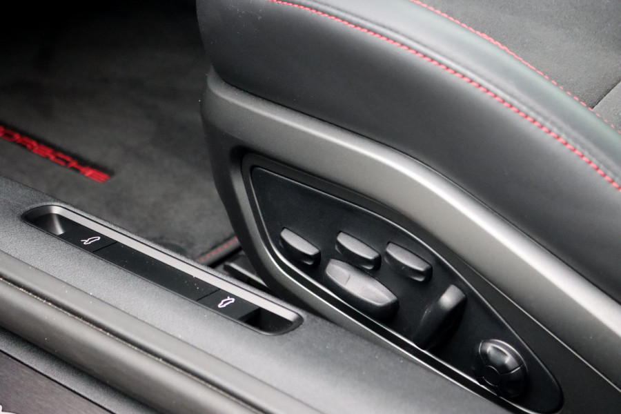 Porsche 911 3.0 Carrera GTS | Vierwielbesturing | Liftsysteem | PASM | Schuifdak | Carbon | Verwarmd GT-stuur | PDLS+ | Exclusive Design | Memory |