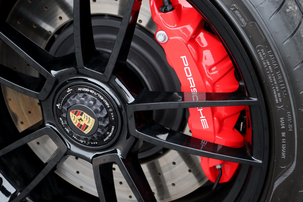 Porsche 911 3.0 Carrera GTS | Vierwielbesturing | Liftsysteem | PASM | Schuifdak | Carbon | Verwarmd GT-stuur | PDLS+ | Exclusive Design | Memory |