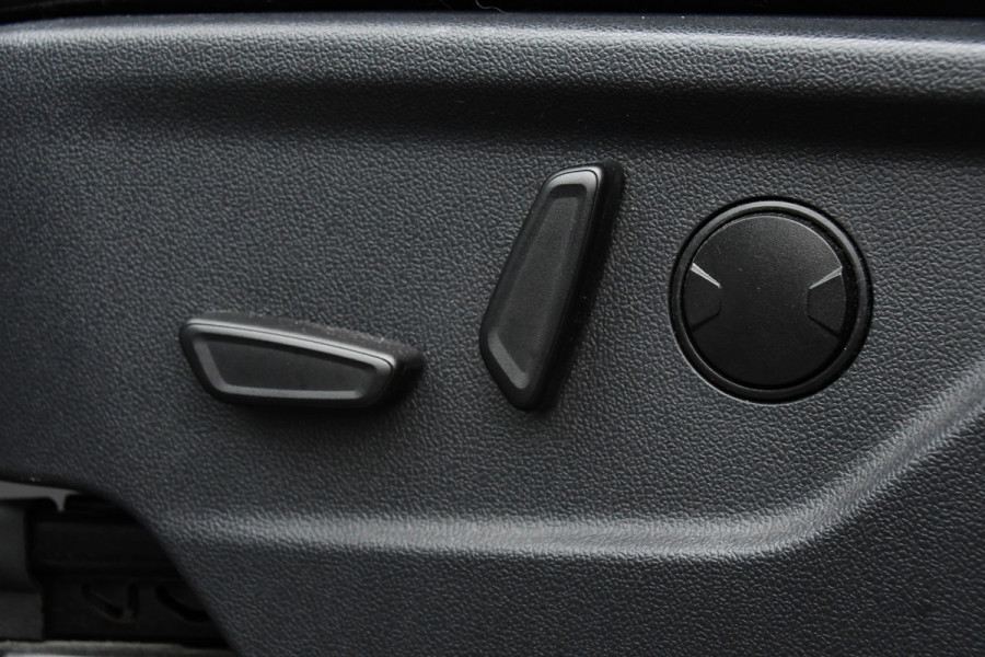 Ford Transit Custom 320 2.0 TDCI L2H1 Sport DC Black Edition Virtual, Adaptieve Cruise, Carplay, LED, 2 x Schuifdeur, 170pk, Stoelverwarming, Sensoren, BOM VOL!