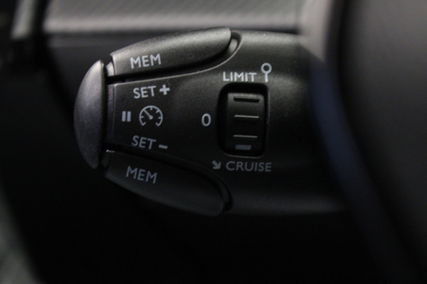 Peugeot 2008 1.2 PureTech Active Pack