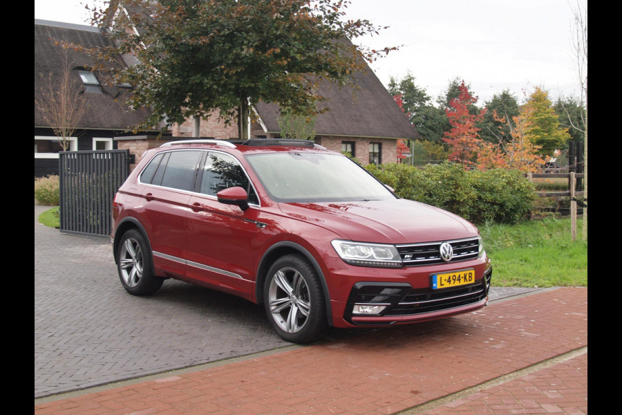 Volkswagen Tiguan 1.4 TSI ACT Comfortline Business R | Panoramadak | Trekhaak | Cruise Control | Stoelverwarming |