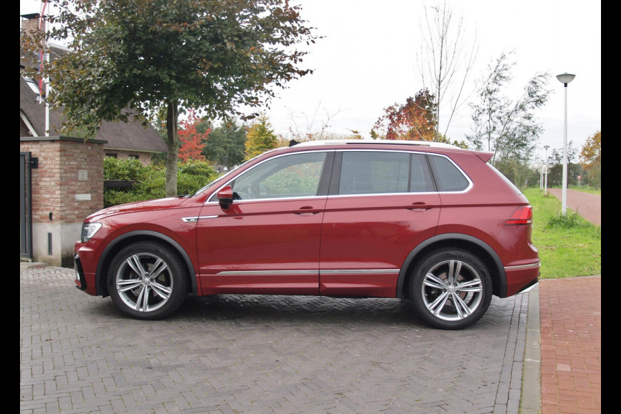Volkswagen Tiguan 1.4 TSI ACT Comfortline Business R | Panoramadak | Trekhaak | Cruise Control | Stoelverwarming |