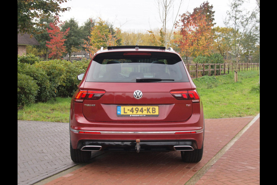 Volkswagen Tiguan 1.4 TSI ACT Comfortline Business R | Panoramadak | Trekhaak | Cruise Control | Stoelverwarming |