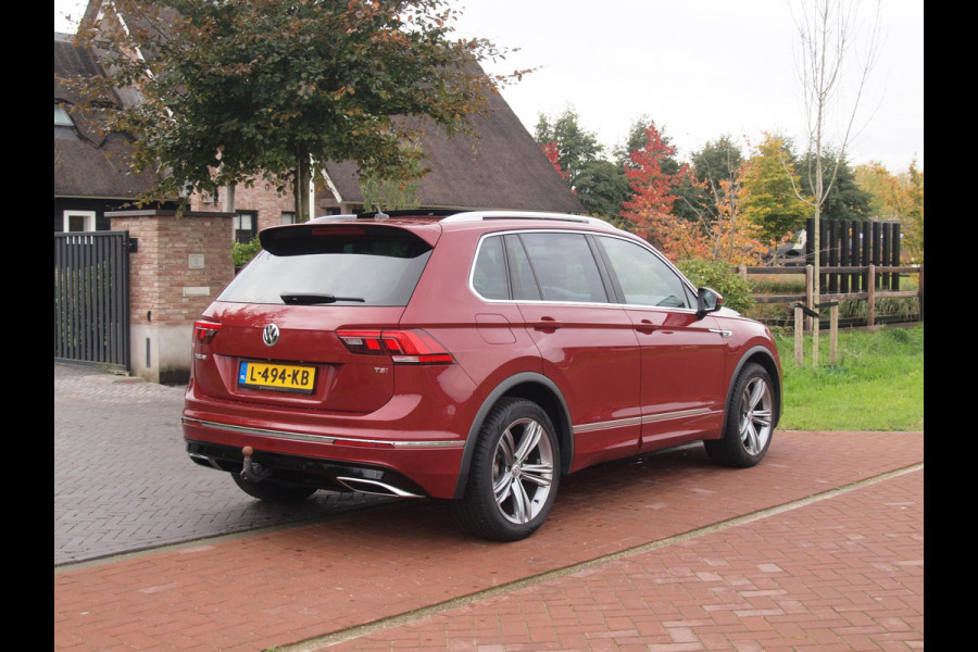 Volkswagen Tiguan 1.4 TSI ACT Comfortline Business R | Panoramadak | Trekhaak | Cruise Control | Stoelverwarming |
