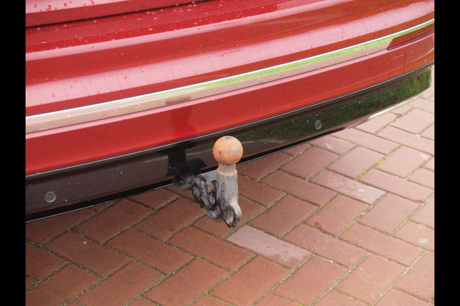 Volkswagen Tiguan 1.4 TSI ACT Comfortline Business R | Panoramadak | Trekhaak | Cruise Control | Stoelverwarming |