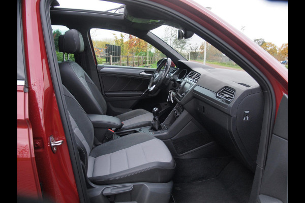 Volkswagen Tiguan 1.4 TSI ACT Comfortline Business R | Panoramadak | Trekhaak | Cruise Control | Stoelverwarming |