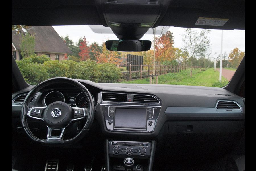 Volkswagen Tiguan 1.4 TSI ACT Comfortline Business R | Panoramadak | Trekhaak | Cruise Control | Stoelverwarming |