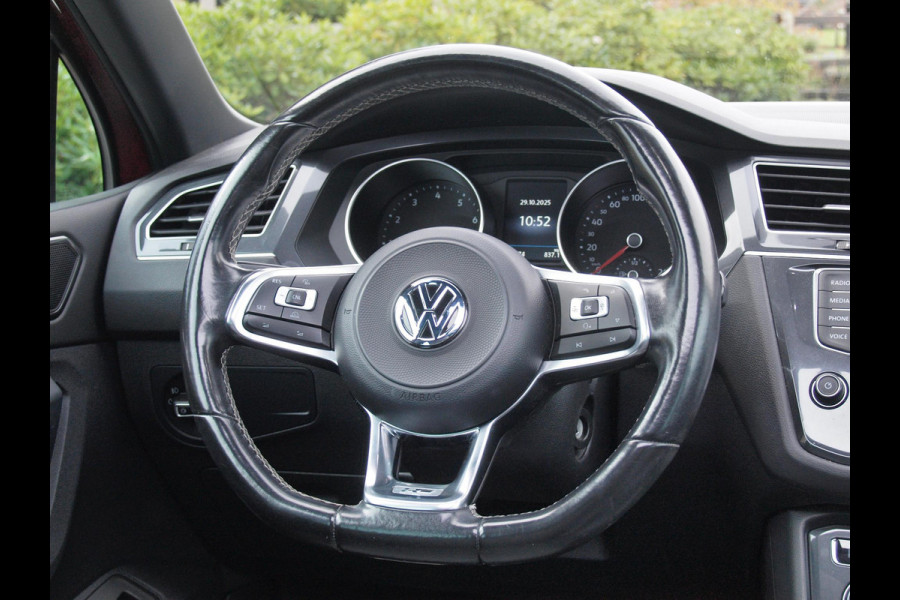 Volkswagen Tiguan 1.4 TSI ACT Comfortline Business R | Panoramadak | Trekhaak | Cruise Control | Stoelverwarming |