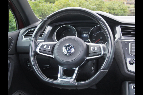 Volkswagen Tiguan 1.4 TSI ACT Comfortline Business R | Panoramadak | Trekhaak | Cruise Control | Stoelverwarming |