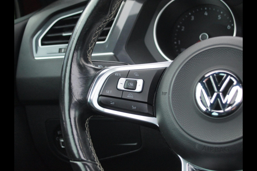 Volkswagen Tiguan 1.4 TSI ACT Comfortline Business R | Panoramadak | Trekhaak | Cruise Control | Stoelverwarming |
