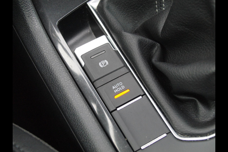 Volkswagen Tiguan 1.4 TSI ACT Comfortline Business R | Panoramadak | Trekhaak | Cruise Control | Stoelverwarming |