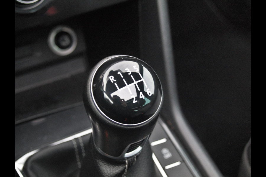 Volkswagen Tiguan 1.4 TSI ACT Comfortline Business R | Panoramadak | Trekhaak | Cruise Control | Stoelverwarming |