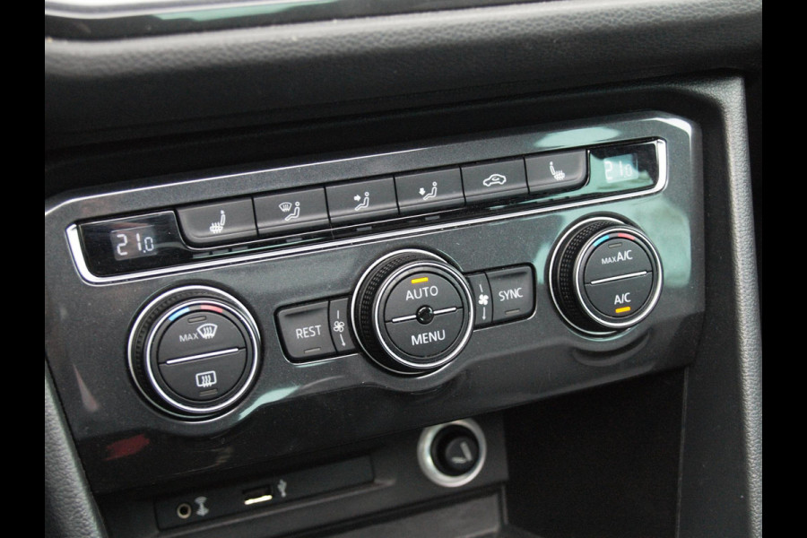 Volkswagen Tiguan 1.4 TSI ACT Comfortline Business R | Panoramadak | Trekhaak | Cruise Control | Stoelverwarming |