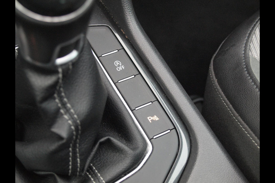 Volkswagen Tiguan 1.4 TSI ACT Comfortline Business R | Panoramadak | Trekhaak | Cruise Control | Stoelverwarming |