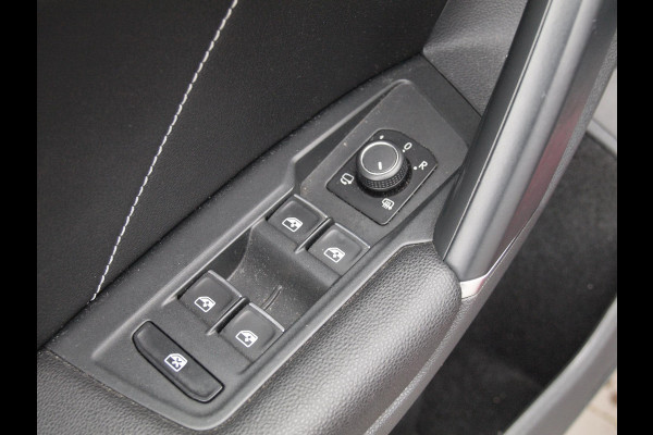 Volkswagen Tiguan 1.4 TSI ACT Comfortline Business R | Panoramadak | Trekhaak | Cruise Control | Stoelverwarming |