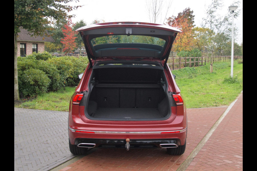 Volkswagen Tiguan 1.4 TSI ACT Comfortline Business R | Panoramadak | Trekhaak | Cruise Control | Stoelverwarming |