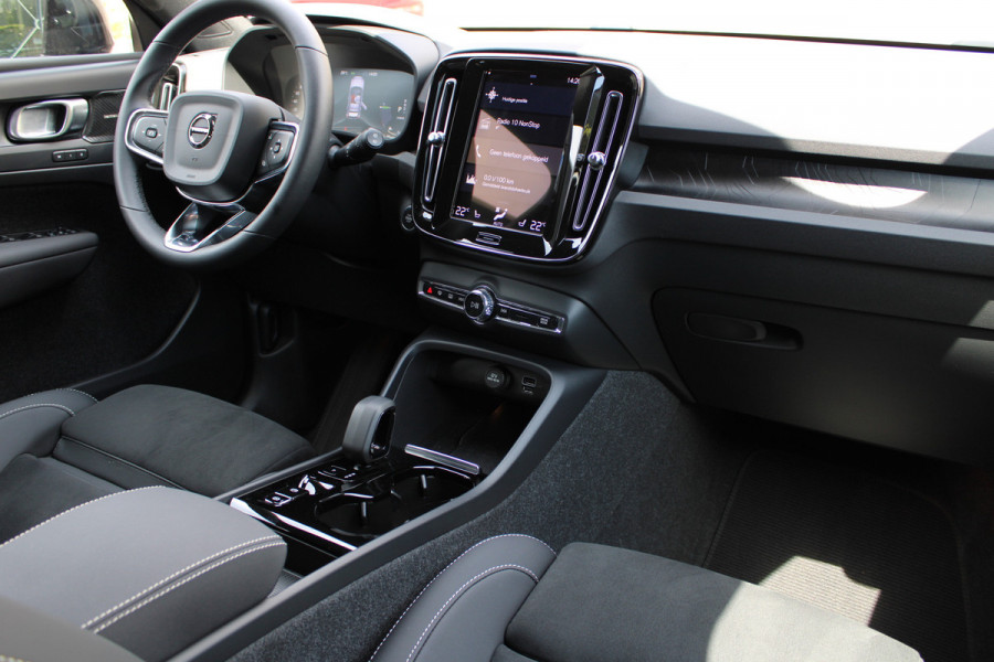 Volvo XC40 1.5 T4 Plug-in hybrid Plus Dark | Trekhaak | H/K | Pilot Assist | Memory | Navigatie | 360 Camera Actieweken 1 t/m 15 november!