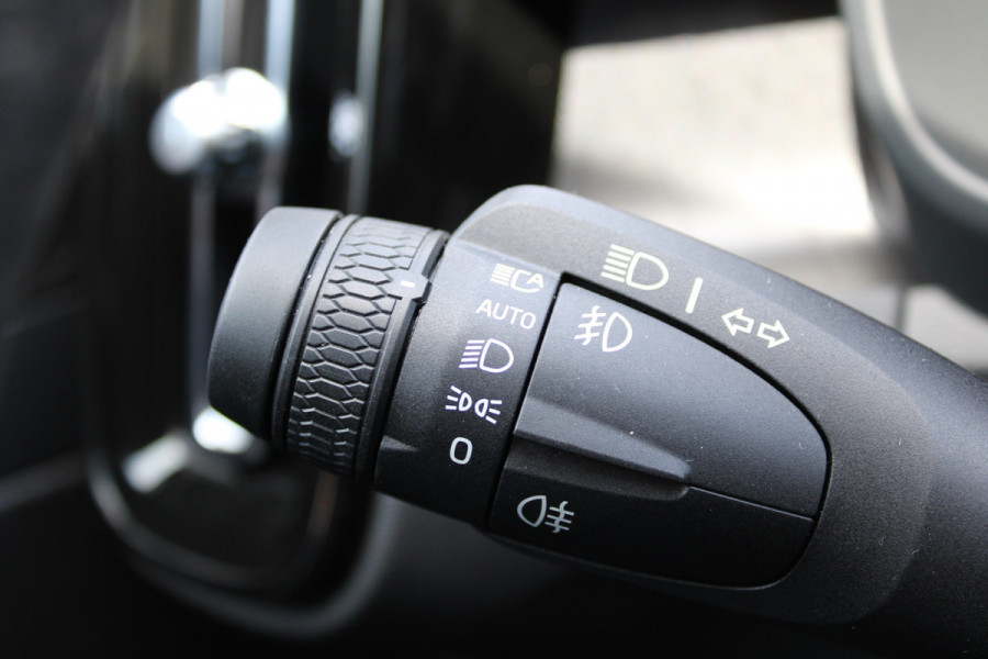 Volvo XC40 1.5 T4 Plug-in hybrid Plus Dark | Trekhaak | H/K | Pilot Assist | Memory | Navigatie | 360 Camera Actieweken 1 t/m 15 november!