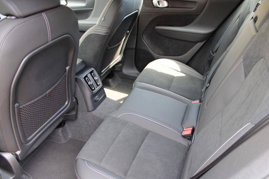 Volvo XC40 1.5 T4 Plug-in hybrid Plus Dark | Trekhaak | H/K | Pilot Assist | Memory | Navigatie | 360 Camera Actieweken 1 t/m 15 november!