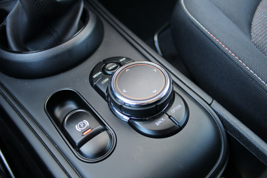 MINI Countryman 1.5 136PK Cooper | H&K | Navigatie | Bluetooth | Origin NL MINI Countryman 1.5 136PK Cooper | H&K | Navigatie | Bluetooth | Origin NL