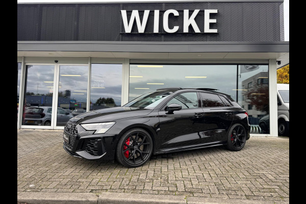 Audi A3 Sportback 2.5 TFSI RS 3 quattro 400PK Panorama B&O Leder Audi A3 Sportback 2.5 TFSI RS 3 quattro 400PK Panorama B&O Leder