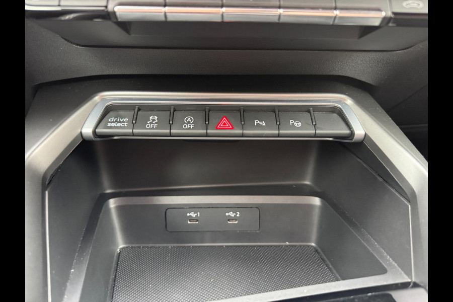 Audi A3 Sportback 2.5 TFSI RS 3 quattro 400PK Panorama B&O Leder Audi A3 Sportback 2.5 TFSI RS 3 quattro 400PK Panorama B&O Leder