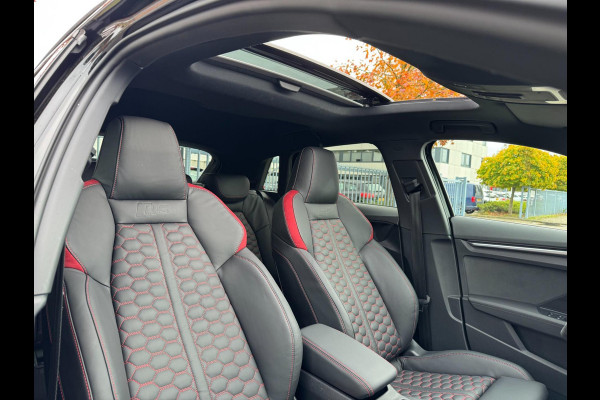 Audi A3 Sportback 2.5 TFSI RS 3 quattro 400PK Panorama B&O Leder Audi A3 Sportback 2.5 TFSI RS 3 quattro 400PK Panorama B&O Leder