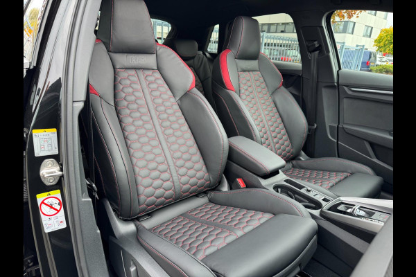 Audi A3 Sportback 2.5 TFSI RS 3 quattro 400PK Panorama B&O Leder Audi A3 Sportback 2.5 TFSI RS 3 quattro 400PK Panorama B&O Leder