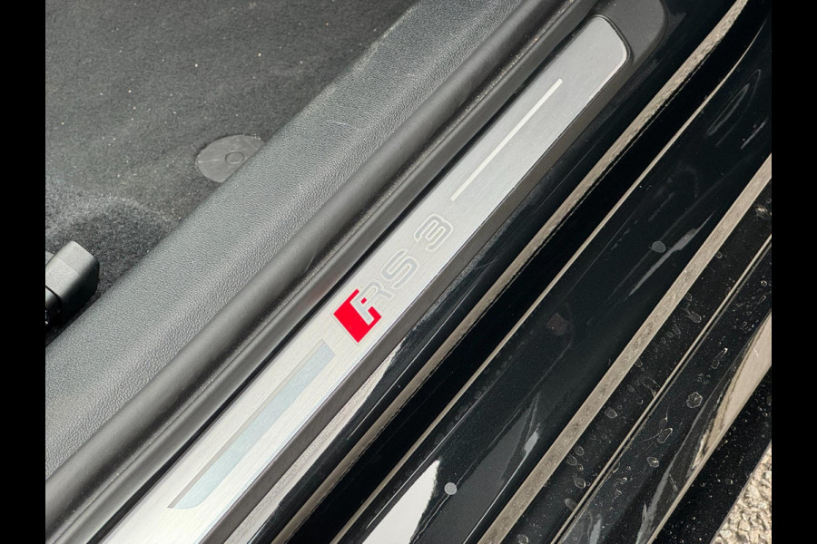 Audi A3 Sportback 2.5 TFSI RS 3 quattro 400PK Panorama B&O Leder Audi A3 Sportback 2.5 TFSI RS 3 quattro 400PK Panorama B&O Leder