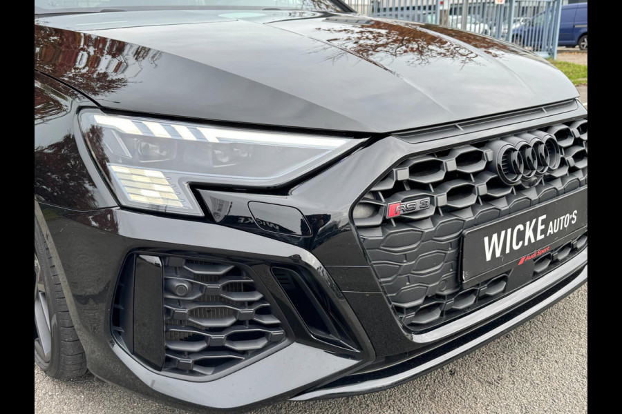 Audi A3 Sportback 2.5 TFSI RS 3 quattro 400PK Panorama B&O Leder Audi A3 Sportback 2.5 TFSI RS 3 quattro 400PK Panorama B&O Leder