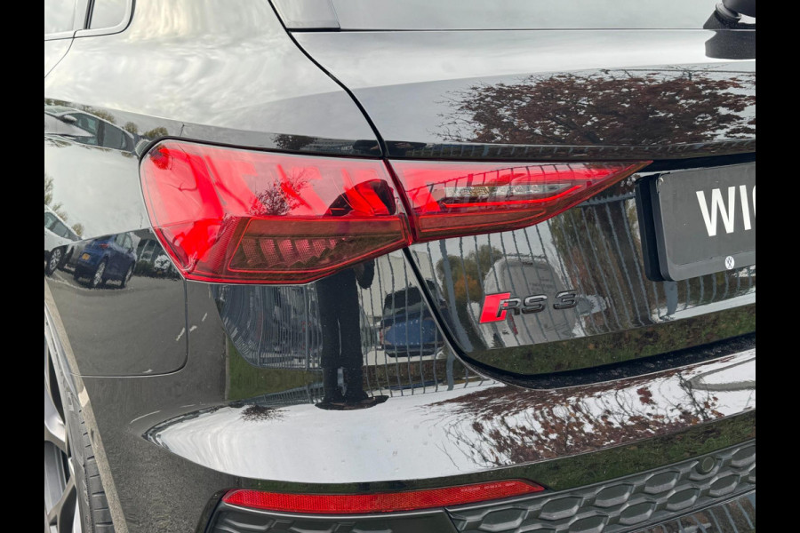 Audi A3 Sportback 2.5 TFSI RS 3 quattro 400PK Panorama B&O Leder Audi A3 Sportback 2.5 TFSI RS 3 quattro 400PK Panorama B&O Leder