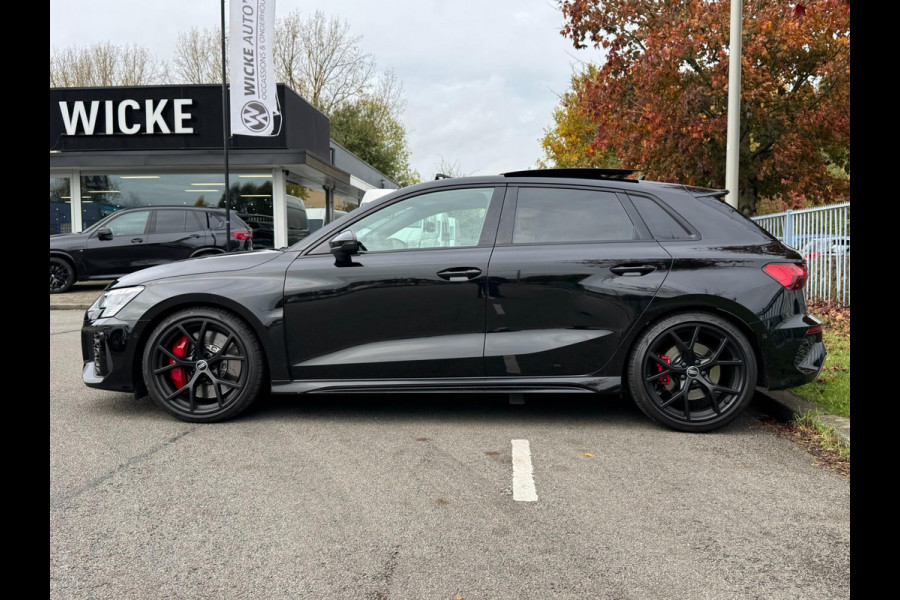 Audi A3 Sportback 2.5 TFSI RS 3 quattro 400PK Panorama B&O Leder Audi A3 Sportback 2.5 TFSI RS 3 quattro 400PK Panorama B&O Leder