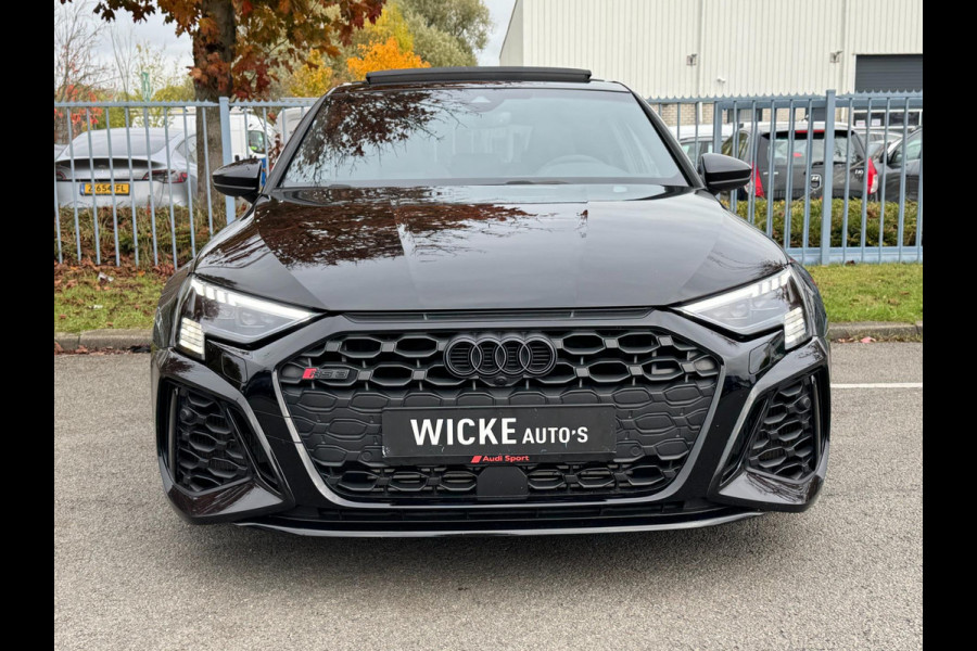 Audi A3 Sportback 2.5 TFSI RS 3 quattro 400PK Panorama B&O Leder Audi A3 Sportback 2.5 TFSI RS 3 quattro 400PK Panorama B&O Leder