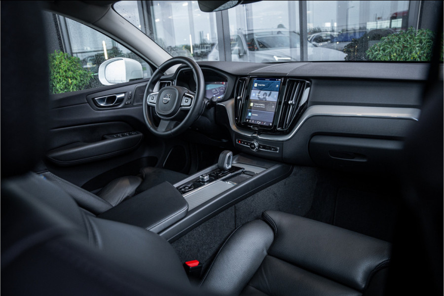 Volvo XC60 2.0 T6 Plug-in hybrid AWD Ultimate Bright - Panorama | H&K | Memory | Pilot Assist | Keyless