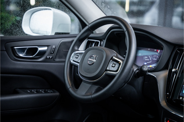 Volvo XC60 2.0 T6 Plug-in hybrid AWD Ultimate Bright - Panorama | H&K | Memory | Pilot Assist | Keyless