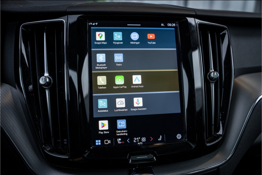 Volvo XC60 2.0 T6 Plug-in hybrid AWD Ultimate Bright - Panorama | H&K | Memory | Pilot Assist | Keyless