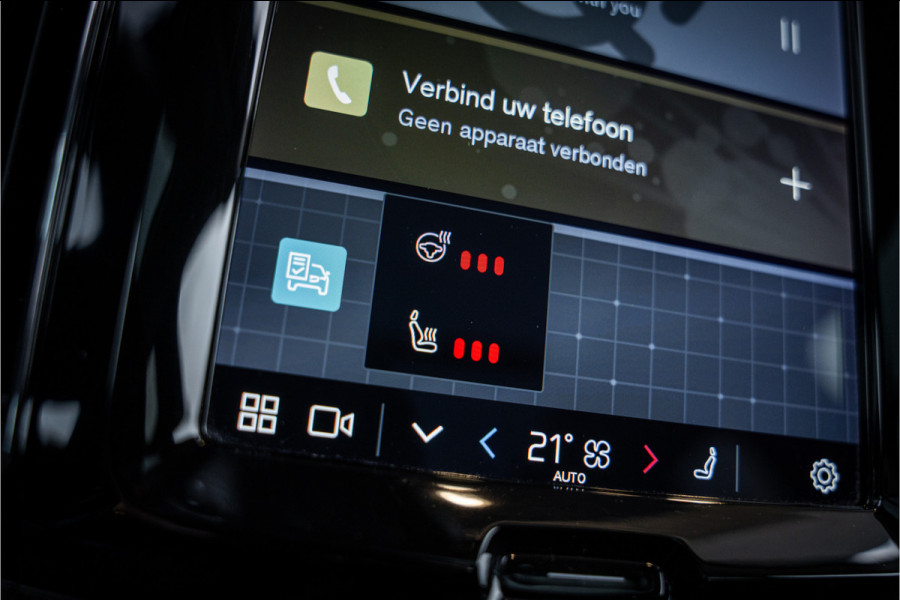 Volvo XC60 2.0 T6 Plug-in hybrid AWD Ultimate Bright - Panorama | H&K | Memory | Pilot Assist | Keyless