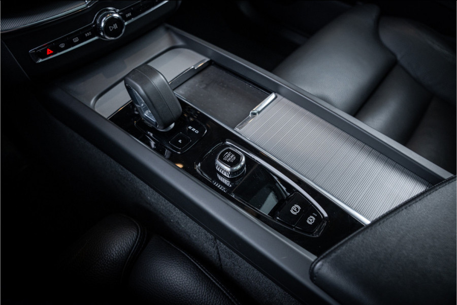 Volvo XC60 2.0 T6 Plug-in hybrid AWD Ultimate Bright - Panorama | H&K | Memory | Pilot Assist | Keyless