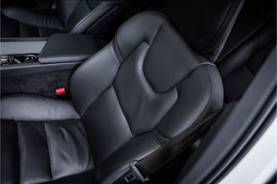 Volvo XC60 2.0 T6 Plug-in hybrid AWD Ultimate Bright - Panorama | H&K | Memory | Pilot Assist | Keyless