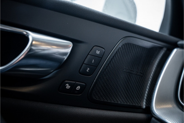 Volvo XC60 2.0 T6 Plug-in hybrid AWD Ultimate Bright - Panorama | H&K | Memory | Pilot Assist | Keyless
