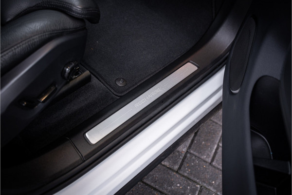 Volvo XC60 2.0 T6 Plug-in hybrid AWD Ultimate Bright - Panorama | H&K | Memory | Pilot Assist | Keyless