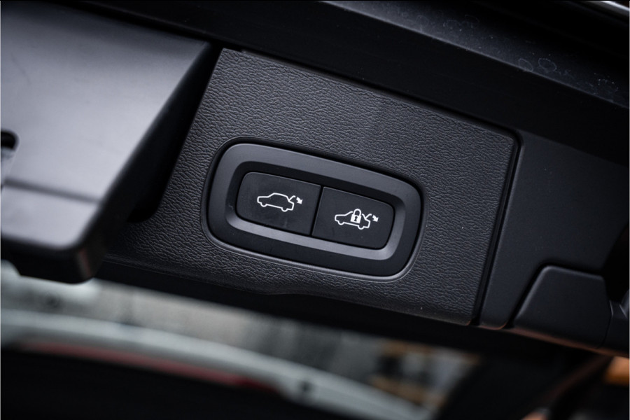 Volvo XC60 2.0 T6 Plug-in hybrid AWD Ultimate Bright - Panorama | H&K | Memory | Pilot Assist | Keyless