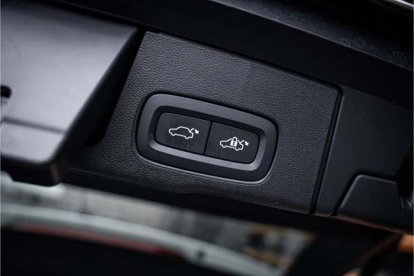 Volvo XC60 2.0 T6 Plug-in hybrid AWD Ultimate Bright - Panorama | H&K | Memory | Pilot Assist | Keyless