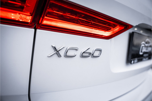 Volvo XC60 2.0 T6 Plug-in hybrid AWD Ultimate Bright - Panorama | H&K | Memory | Pilot Assist | Keyless