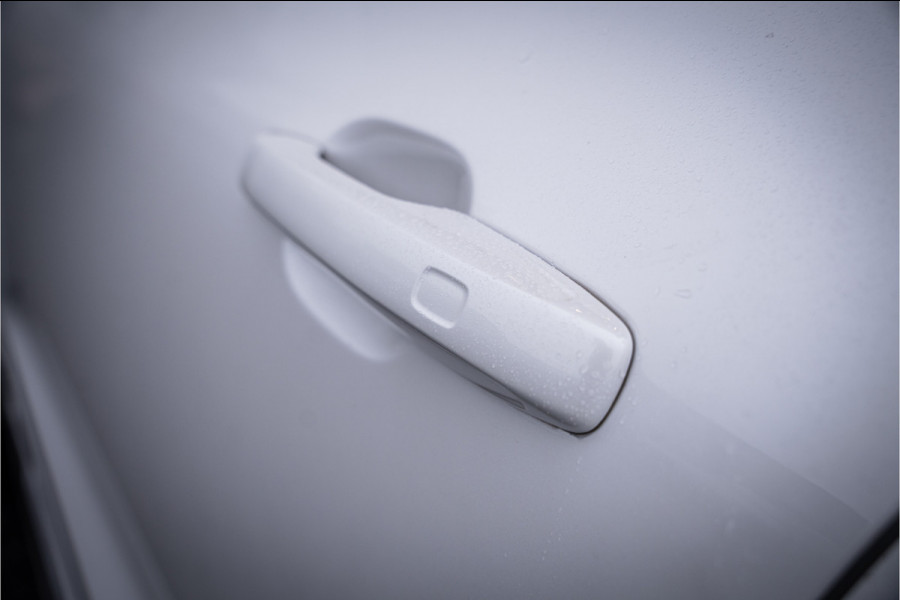 Volvo XC60 2.0 T6 Plug-in hybrid AWD Ultimate Bright - Panorama | H&K | Memory | Pilot Assist | Keyless